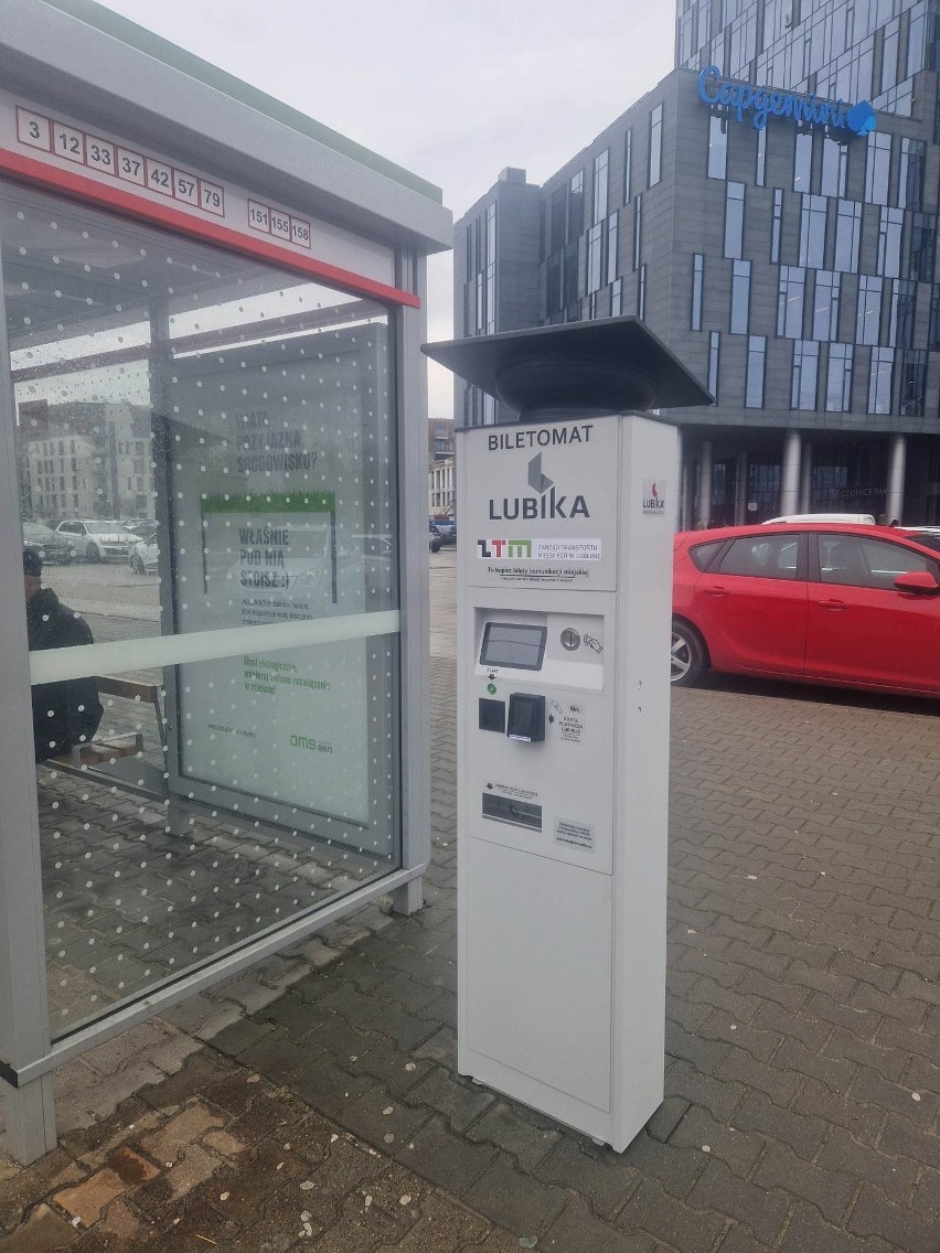 Nowy biletomat solarny pojawił się w Lublinie. Gdzie się znajduje?