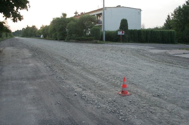 Tak w niektórych miejscach jeszcze do niedawna wyglądała nawierzchnia drogi Gózd Lipiński - Harasiuki.