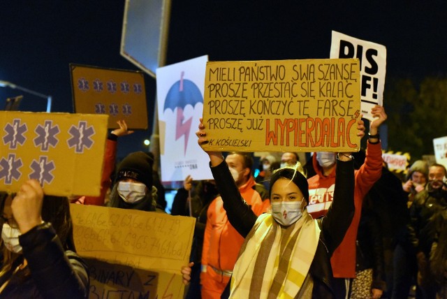 Strajk kobiet w GliwicachZOBACZCIE KOLEJNE ZDJĘCIA >>>