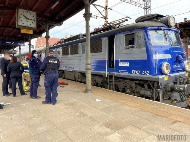 Pociąg Intercity na stacji Opole Główne. Zdjęcie poglądowe.