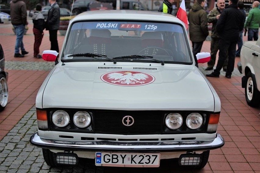 Wystawa biało-czerwonej motoryzacji na Placu Kardynała...