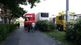 Wypadek na DK1 w Częstochowie. TIR zjechał z estakady wprost na chodnik [ZDJĘCIA]
