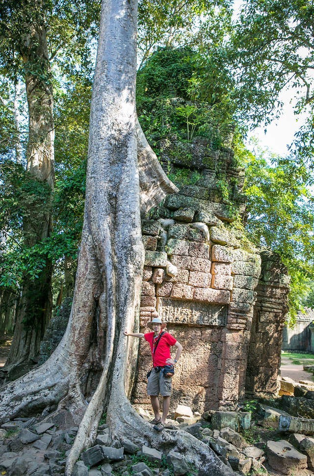 Rafał Glonek podczas podróży po Kambodży. Na zdjęciu: świątynia Ta Phrom