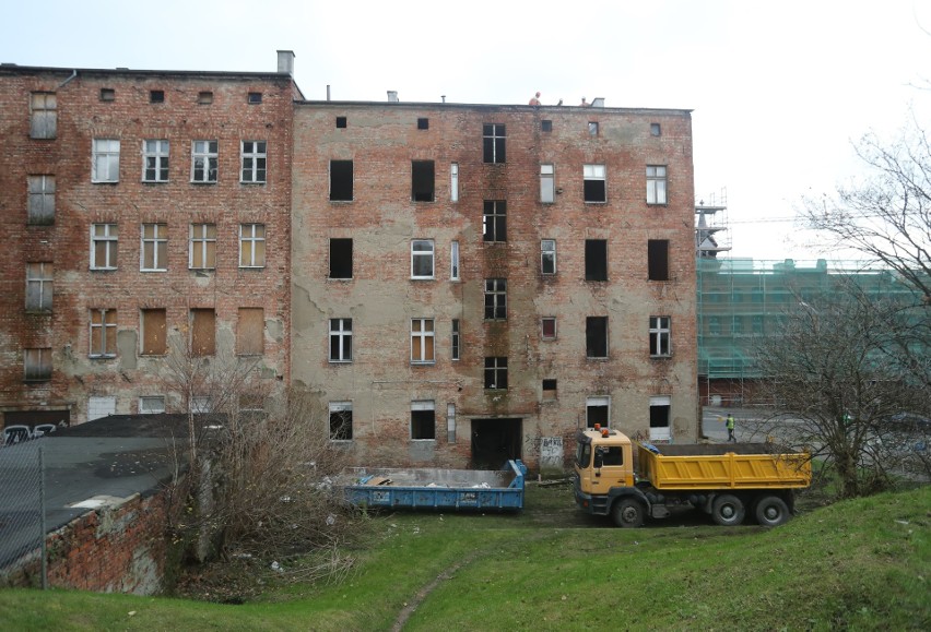 Rozpoczęło się wyburzanie kamienic na Niebuszewie. Tak wyglądają w środku [ZDJĘCIA]