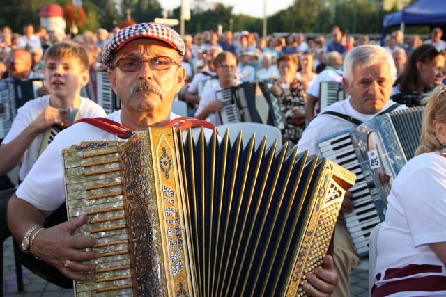 "Rekordeon" zgromadził w Dąbrowie Górniczej ponad stu akordeonistów z całego kraju