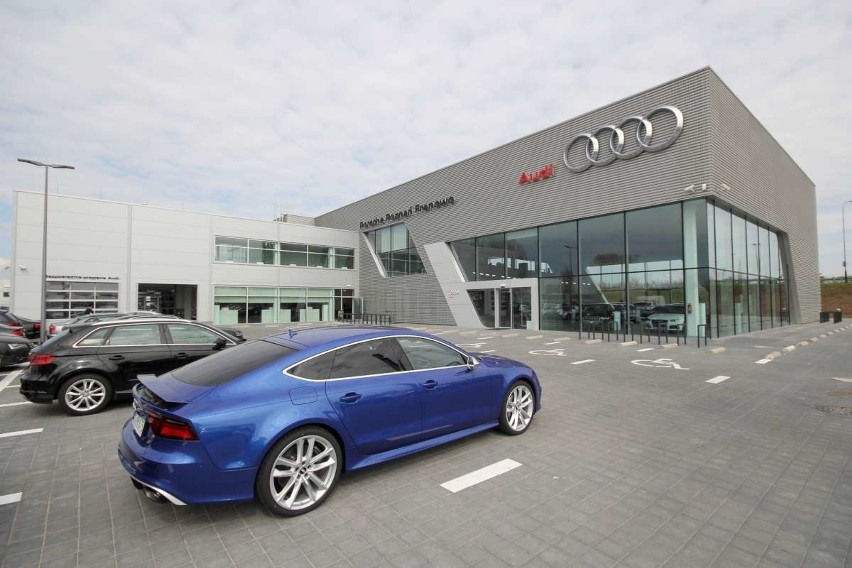 W Poznaniu otwarto największy w Polsce salon marki Audi....
