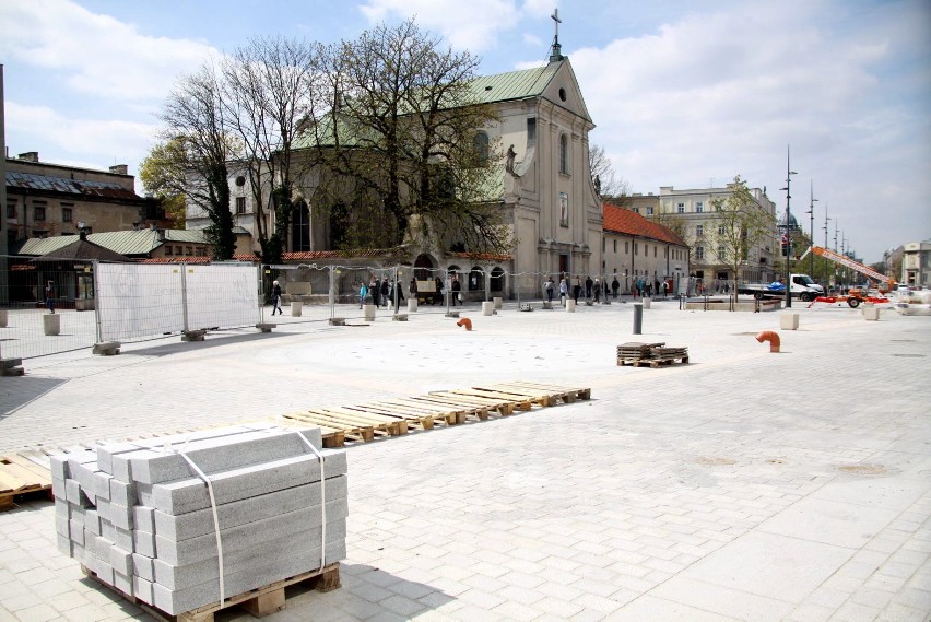 Pl. Litewski. Ostatni tydzień prac przy przebudowie (ZDJĘCIA)