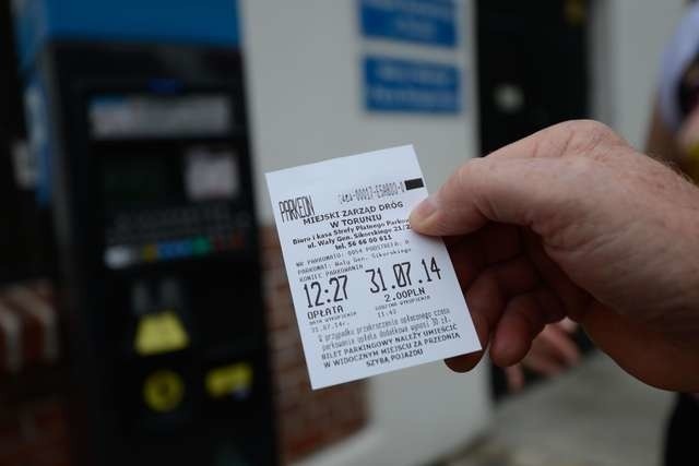 Nowe parkomaty drukują bilety parkingowe zawierające numer rejestracyjny auta. Oprócz tego akceptują płatność bezgotówkową, w tym kartą zbliżeniową
