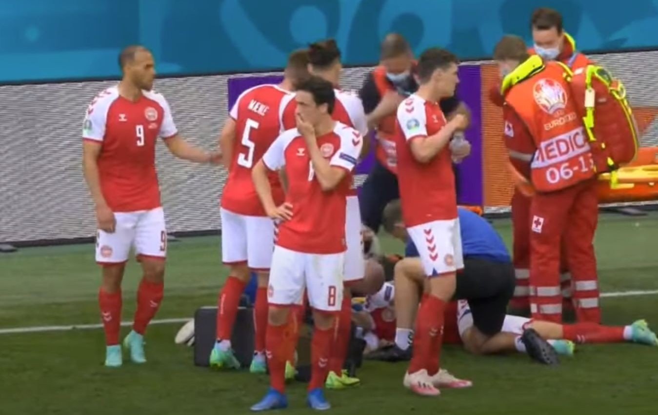 Mecz Euro Dania Finlandia 0 1 Christian Eriksen Mial Atak Serca I Byl Reanimowany 12 06 21 Zdjecia Wideo Kurier Poranny