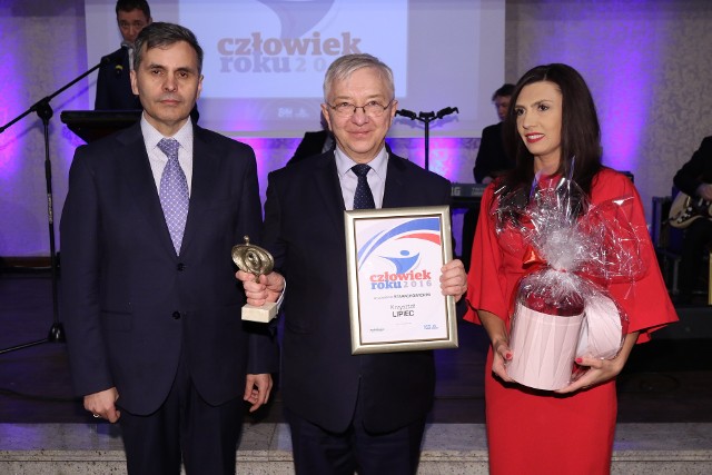 Człowiekiem Roku 2016 w powiecie starachowickim został szef Prawa i Sprawiedliwości w regionie Krzysztof Lipiec. Nagrodę wręczyli redaktor naczelny „Echa Dnia” Stanisław Wróbel oraz szefowa działu marketingu Anna Kupisz.