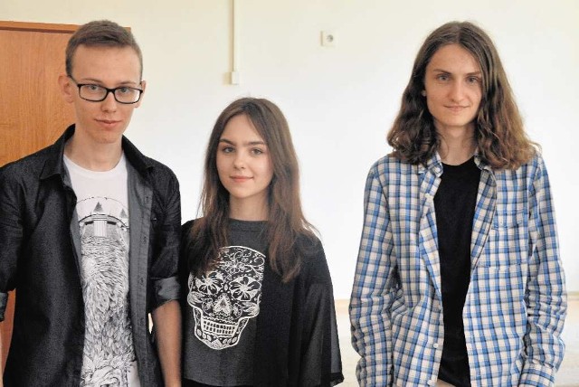 Maciej Kuca (z lewej), Małgorzata Zach i Michał Kosiba cieszą się z uzyskanych wyników