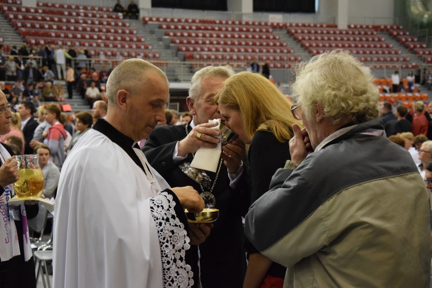 - Czy naśladując Mistrza, jesteśmy w stanie, jestem w...