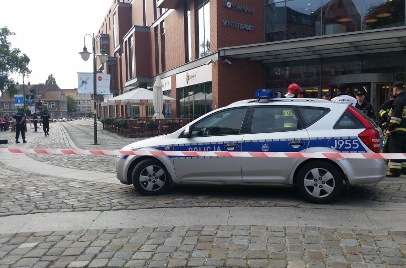 Na miejscu pracują policjanci. Centrum handlowe zostanie...