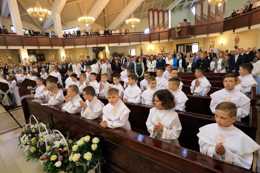 Ubiegłoroczna pierwsza komunia święta w toruńskiej parafii...