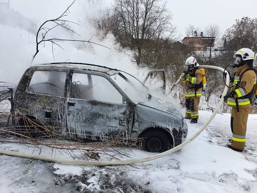 Pożar samochodu osobowego w Nawojowej Górze na ul Doły