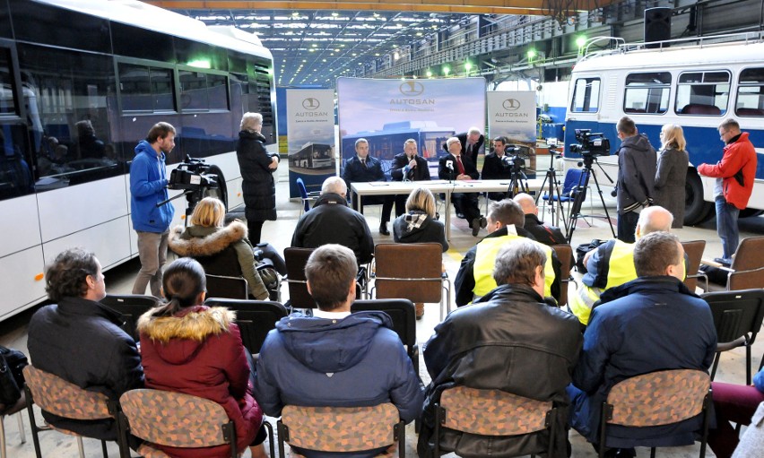 Autosany z napędem elektrycznym pojadą do Niemiec [ZDJĘCIA, WIDEO]