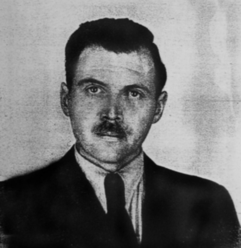 Josef Mengele. Pochodził z Bawarii. Urodził się w 1911 r....