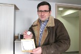 Niezwykła moneta i kolia od Mateusza Żukowskiego na licytacje WOŚP. Zapraszamy kolejnych darczyńców!