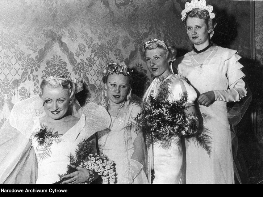 Takie fryzury nosiły modne kobiety w latach 30. ubiegłego...