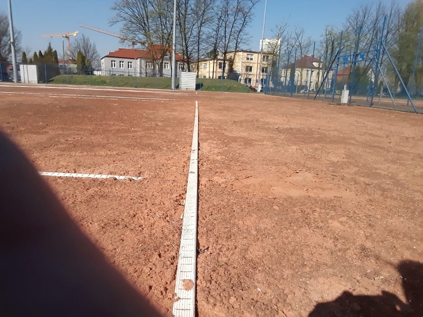 Co z kortami UKW na terenie Polonii? Jest nowy najemca, ale dlaczego obiekt przez lata niszczał