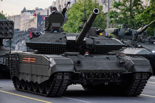 Rosyjski dowódca wjechał czołgiem T-90 w grupę rosyjskich żołnierzy na wschodzie Ukrainy (zdjęcie ilustracyjne)