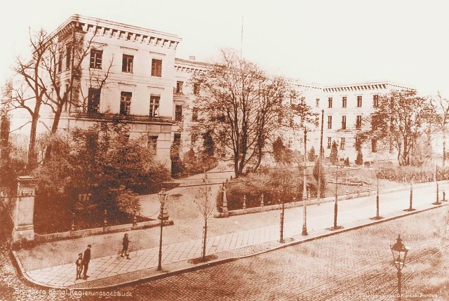 Jeszcze na początku XX wieku w budynku dzisiejszego bydgoskiego Urzędu Wojewódzkiego mieściła się siedziba pruskiej regencji