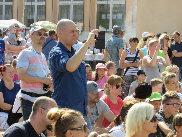 Szkoła Podstawowa nr 17 w Koszalinie zaprosiła w sobotę mieszkańców miasta na festyn rodzinny. Atrakcji nie brakowało.Zobacz także Dzień Ciasteczkowy w Szkole Podstawowej nr 17 w Koszalinie