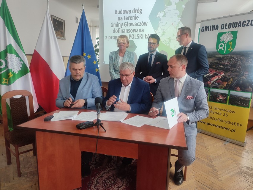 W gminie Głowaczów ruszają kolejne inwestycje drogowe. Podpisano umowę na roboty o wartości ponad 6 milionów złotych