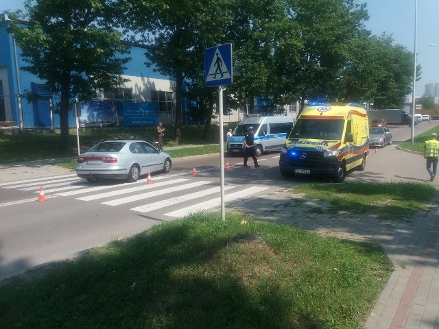 Przed chwilą doszło do wypadku na ul. Przemysłowej, na przejściu dla pieszych koło Orlenu - napisał do nas Czytelnik. - Auto marki Seat Toledo potrąciło rowerzystkę. Na miejscu jest policja i pogotowie ratunkowe. W chwili obecnej ruch w obu kierunkach jest zablokowany. Tworzą się gigantyczne korki.Droga zakorkowana jest aż do Polfy Rzeszów. Z drugiej strony do Aerospace. Samochody osobowe zwracają, a ciężarowe stoją.