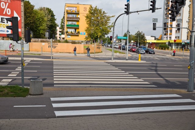 Aleja Piłsudskiego. Przejście wzbudza wiele kontrowersji.