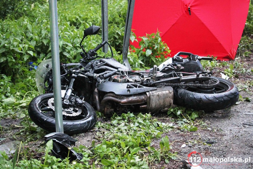 Ryczów. Dwaj motocykliści zderzyli się z ciężarówką, jeden z nich nie żyje, drugi jest ciężko ranny