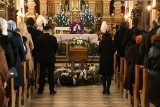Tłumy na pogrzebie Rafała Chaińskiego w Piekoszowie. Prezes spółki Artmedik zmarł nagle w wieku 48 lat (ZDJĘCIA)