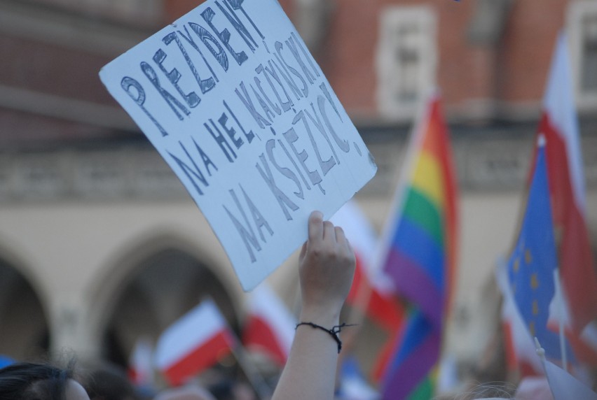 Kraków. Wielki protest na Rynku Głównym w obronie sądów