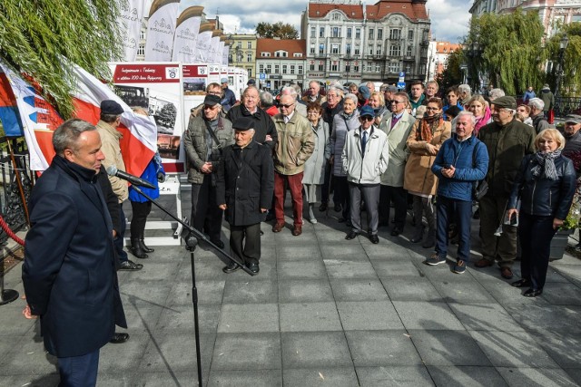 W poniedziałek, 7 października została otwarta ekspozycja pt. „Inżynierowie i Technicy w ostatnim 100-leciu Bydgoszczy”, którą będzie można oglądać na Moście Staromiejskim do końca miesiąca. Na wystawie przedstawione zostały organizacje wchodzące w skład Bydgoskiej Rady Federacji Stowarzyszeń Naukowo-Technicznych NOT oraz ściśle z nimi współpracujące, jak Kujawsko-Pomorska Okręgowa Izba Inżynierów Budownictwa czy Związek Mostowców RP.  Czytaj dalej >>Flash INFO, odcinek 35 - najważniejsze informacje z Kujaw i Pomorza