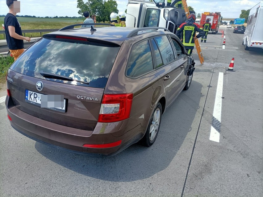 Po wypadku, bus wywrócił się na bok