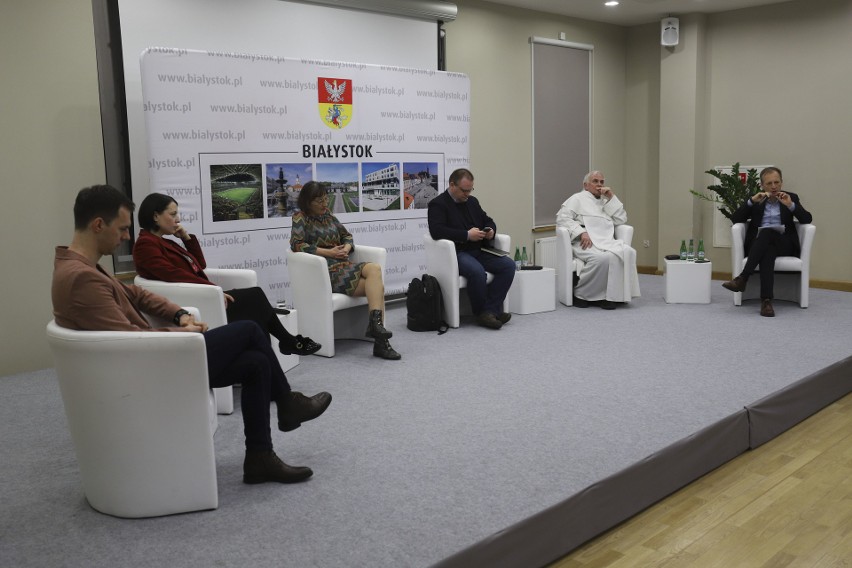 Życie publiczne bez mowy nienawiści? - debata w Białymstoku