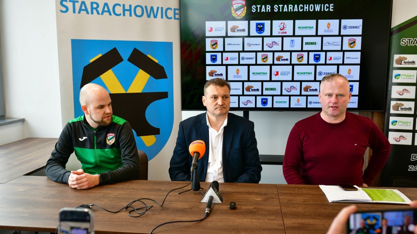 Przemysław Cecherz został trenerem piłkarzy trzecioligowego Staru Starachowice. Zobacz zapis transmisji z konferencji z nowym szkoleniowcem