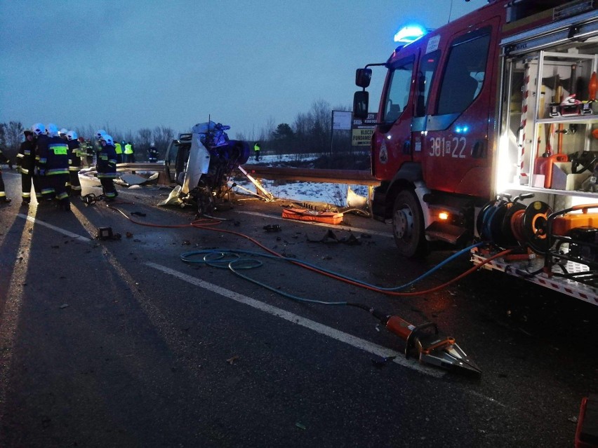 Nowe szczegóły dotyczące tragedii w Trześni. Policjant zginął, nie on przyczynił się do wypadku (zdjęcia)