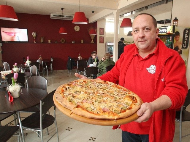 Kamil Zagdan, właściciel pizzerii Mamma Mia zaprasza do nowego lokalu na kieleckim osiedlu Ślichowice.