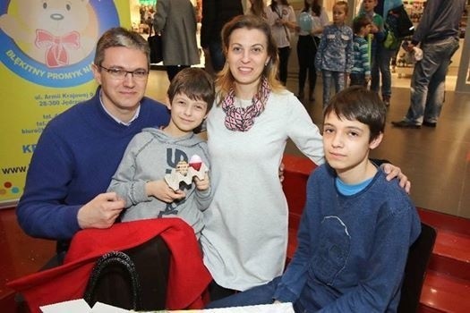 Marszałek Adam Jarubas z żoną Mariolą i synami młodszym, ośmioletnim Dawidem i starszym czternastolatkiem Damianem.