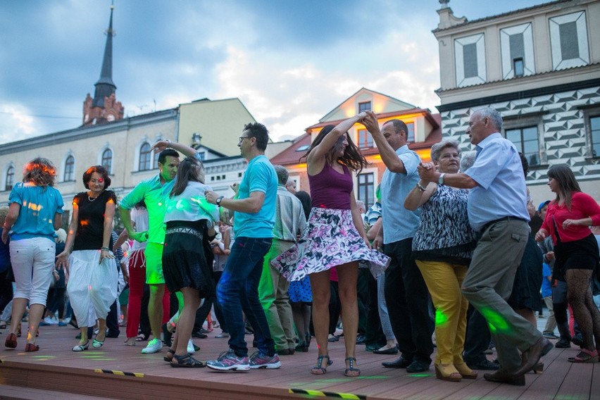 Letnia potańcówka na tarnowskim rynku