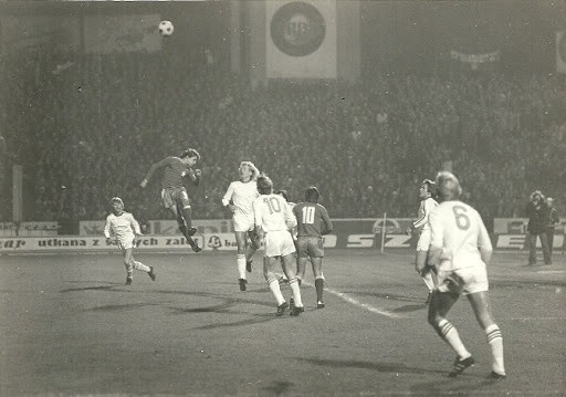 W latach 70. polski zespół w Pucharze UEFA dwukrotnie...