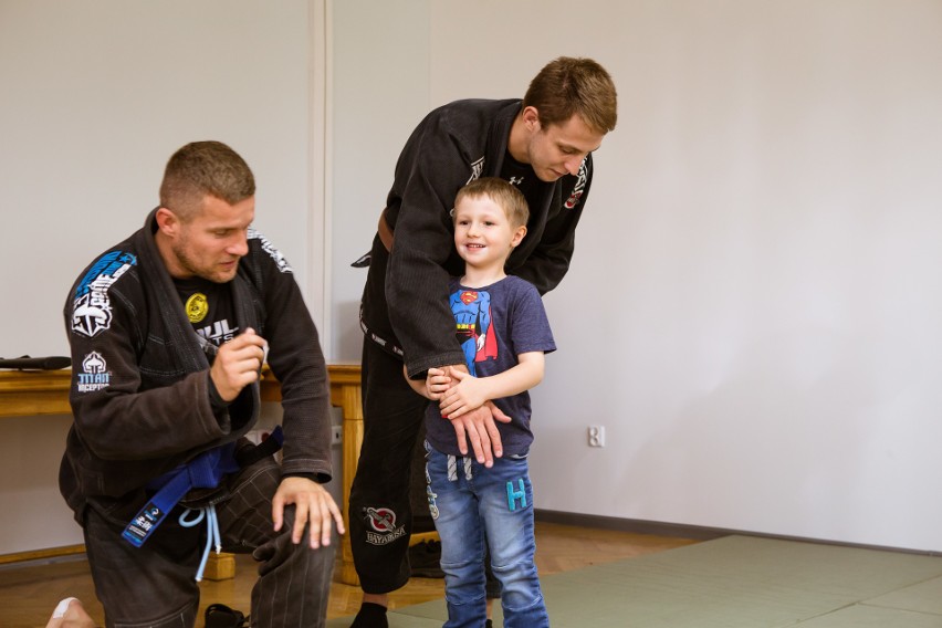 Policjanci z Piły obiecali mu pomóc w walce z rakiem. Udało...