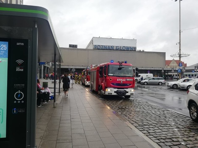 Około godziny 9 na dworcu Poznań Główny można było usłyszeć alarm. Pasażerowie musieli opuścić budynek