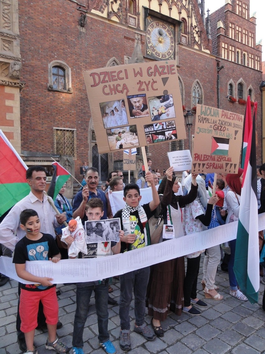 Palestyńczycy i Izraelczycy we Wrocławiu. Dwie manifestacje w Rynku (FILMY, ZDJĘCIA)