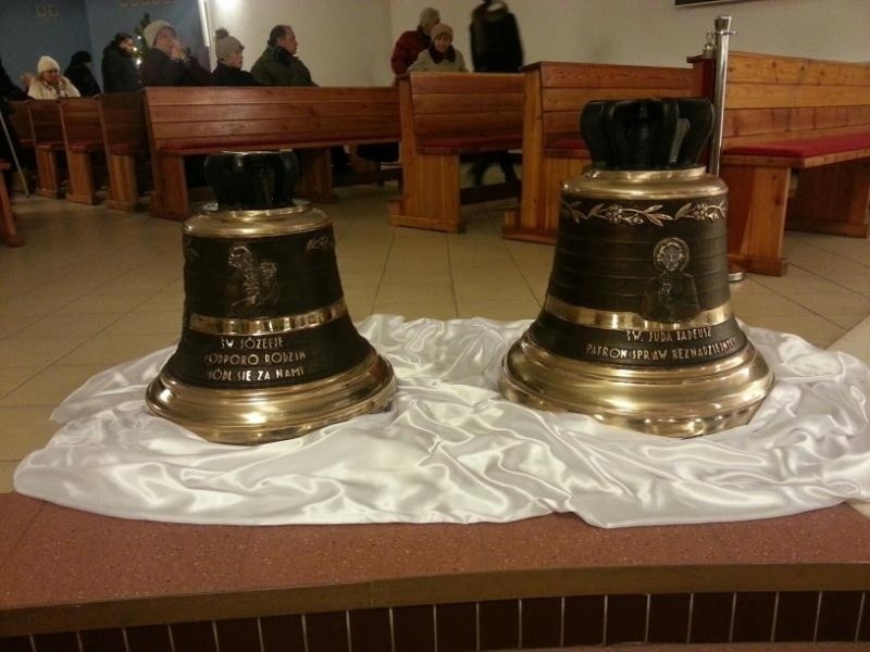 Nowe dzwony dla parafii na Tysiącleciu w Katowicach [ZDJĘCIA]