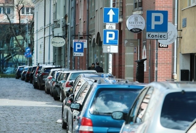 Władze Szczecina chcą, aby parkingi nosiły nazwę Płatne Parkingi Niestrzeżone.