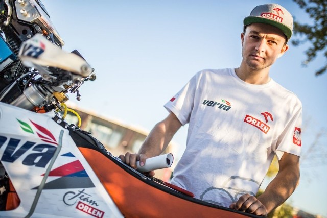 Maciej Giemza w Rajdzie Dakar wystartuje na wysokiej klasy motocyklu KTM. Sprzęt musi zostać zawieziony do Francji