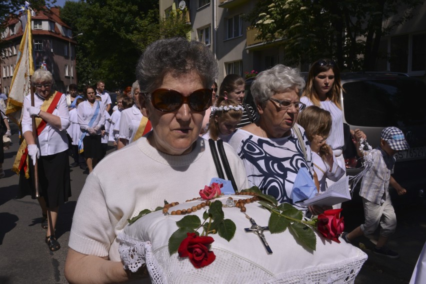 Procesja przeszła od kościoła Mariackiego do parafii...