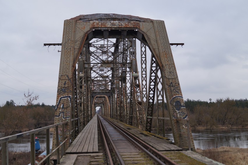 Most kolejowy w Ostrołęce. Już tylko symbol dawnej...